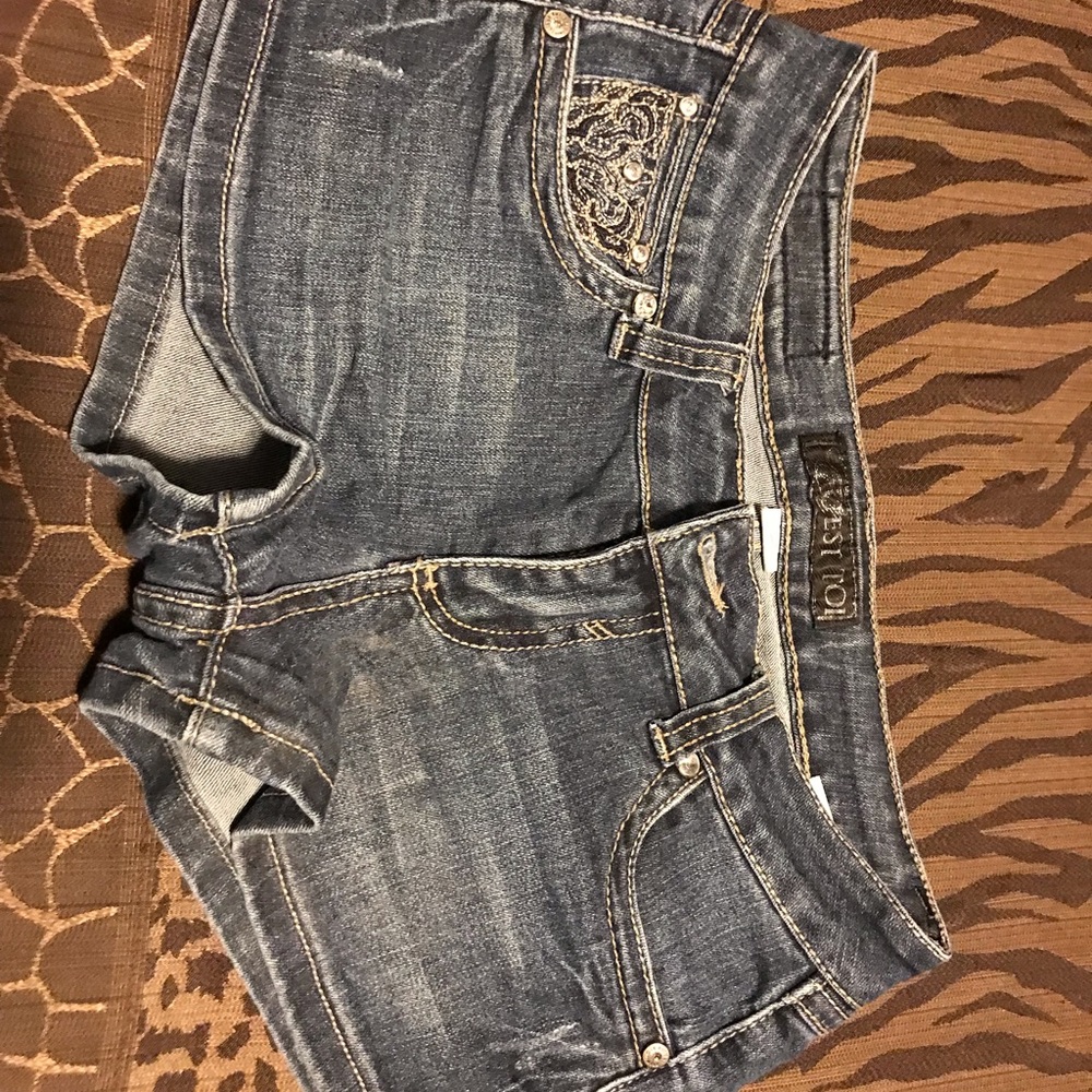 Shorts - Picture 5 of 8